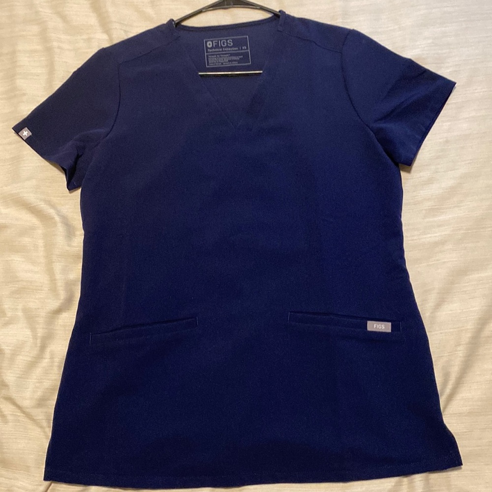 FIGS XS two pocket scrub top navy blue never worn